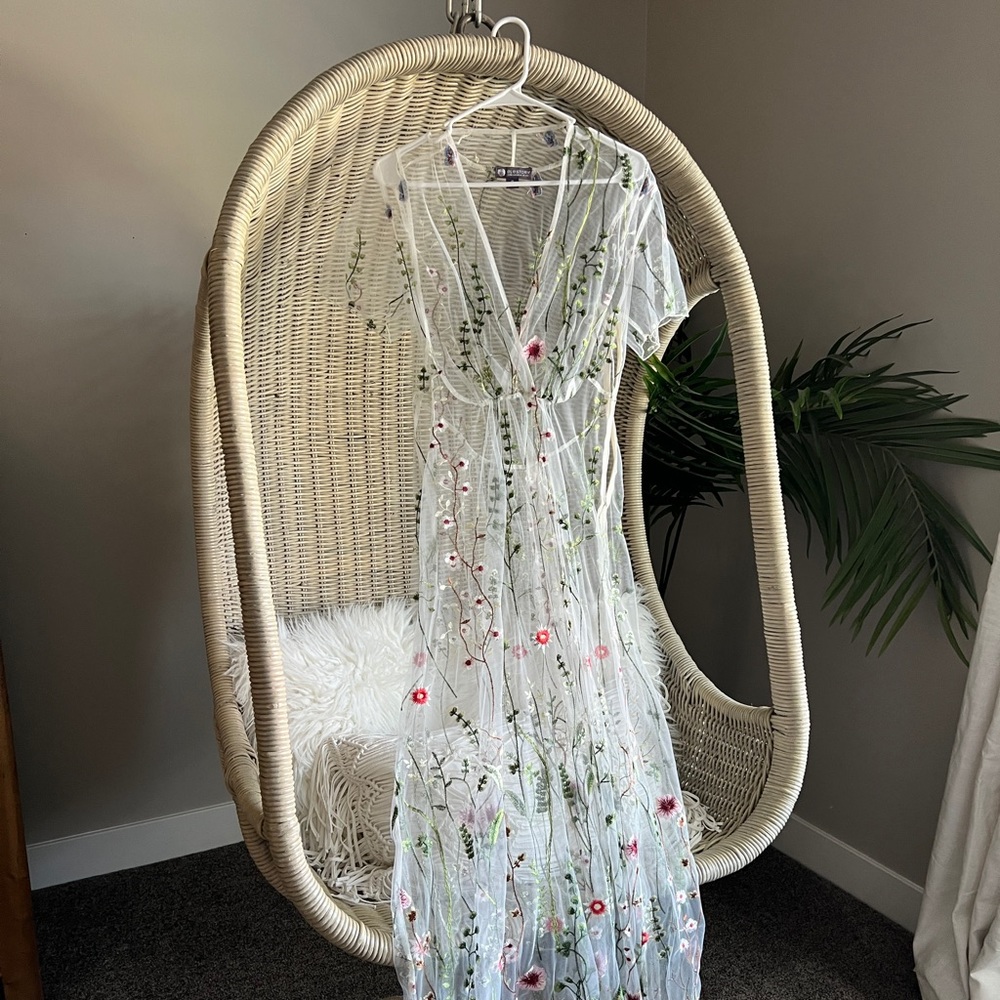 Elestory embroidery maxi dress. Size M